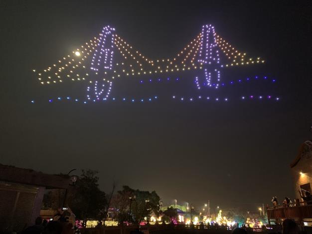 金門星光節開幕，無人機燈光秀金門大橋造型。