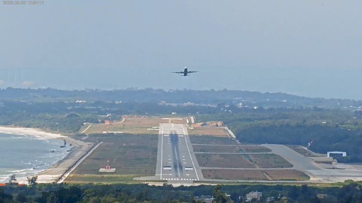 1110930 「134高地」即時影像可觀看尚義機場飛機起降。