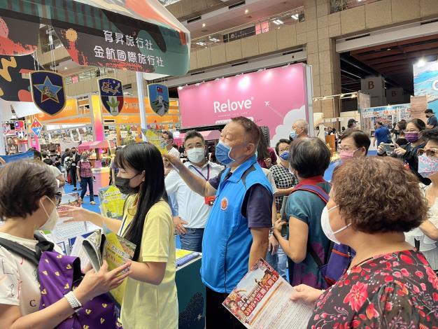 1110930  台北秋季國際旅展金門業者祭出超值旅展價，買氣熱絡。