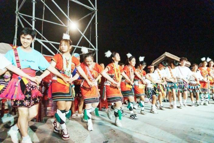 1120806臺灣原住民族豐年節大會舞。（縣府提供）