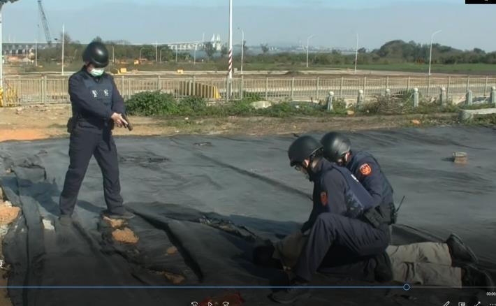 1120105年節強化金融機構安全 警方實施防搶演練-6