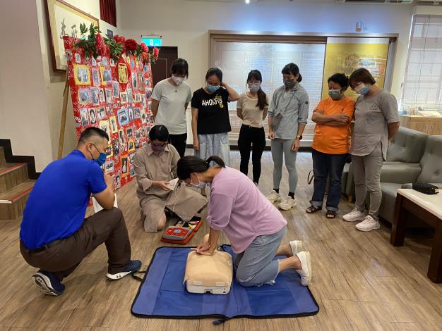 1120914大同之家工作人員-「CPR AED」急救訓練2.JPG