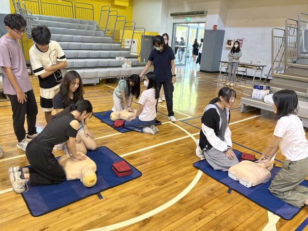 1140912辦理金門大學新生急救訓練2.JPG