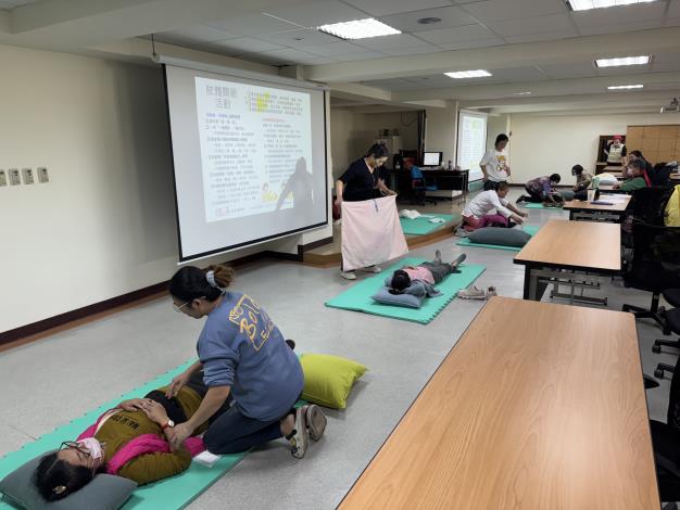 1141123辦理BA10翻身拍背及BA11肢體關節活動課程2