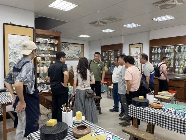 1130906 兩岸三地青年齊聚花崗岩島 參訪金門縣陶瓷廠增進文化交流3