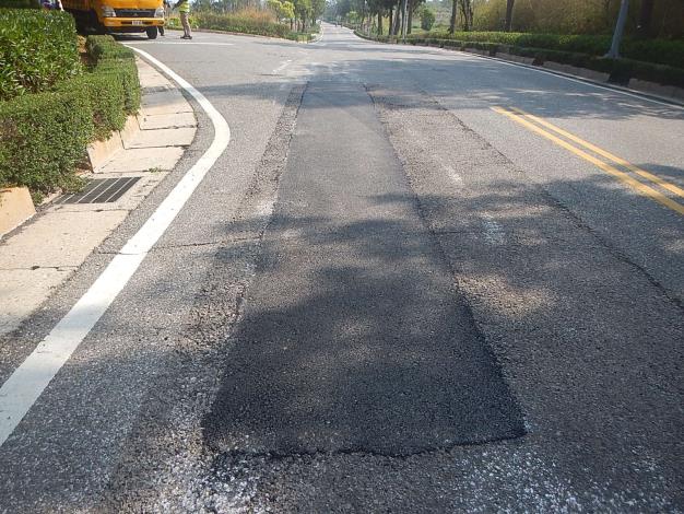 1100311 道路路面養護-自有工班環島西路常溫瀝青道路修復