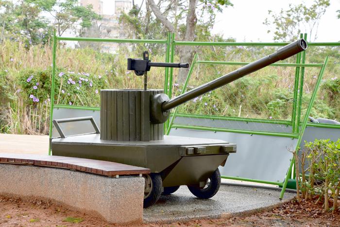 由林務所同仁製作的軍事車輛系列，也在共融式公園放了幾架。