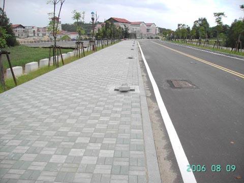The new Road No. 2-22 and pedestrian pavement