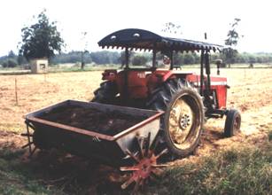 農試所-有機肥撒播機照片
